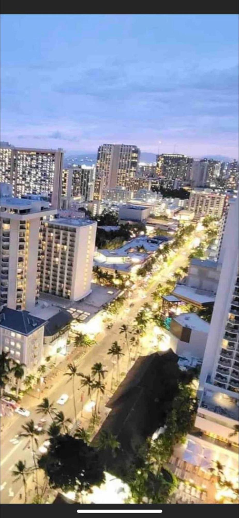 Waikiki Condo 2 Bedrooms 2 Bathrooms With 1 Free Parking Space โฮโนลูลู ภายนอก รูปภาพ