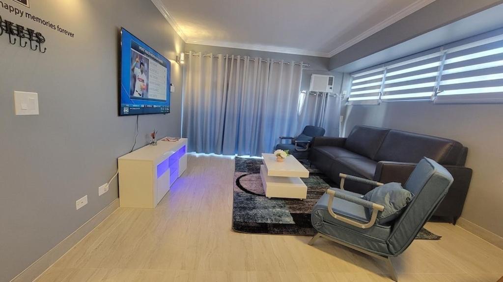 Waikiki Condo 2 Bedrooms 2 Bathrooms With 1 Free Parking Space โฮโนลูลู ภายนอก รูปภาพ