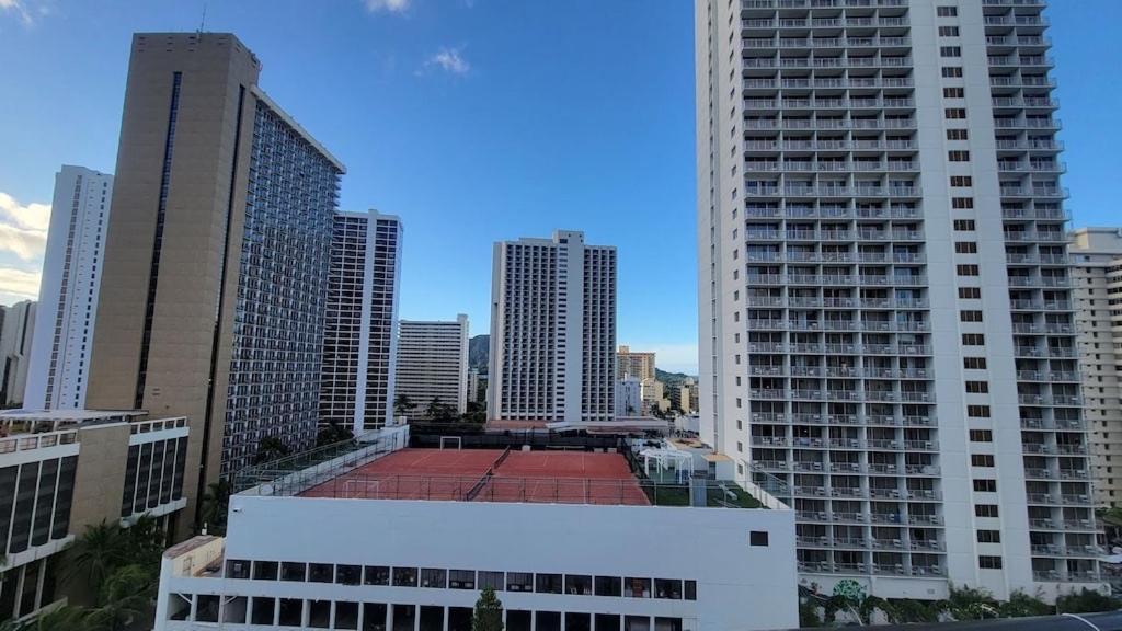 Waikiki Condo 2 Bedrooms 2 Bathrooms With 1 Free Parking Space โฮโนลูลู ภายนอก รูปภาพ