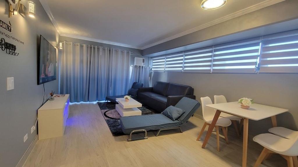 Waikiki Condo 2 Bedrooms 2 Bathrooms With 1 Free Parking Space โฮโนลูลู ภายนอก รูปภาพ