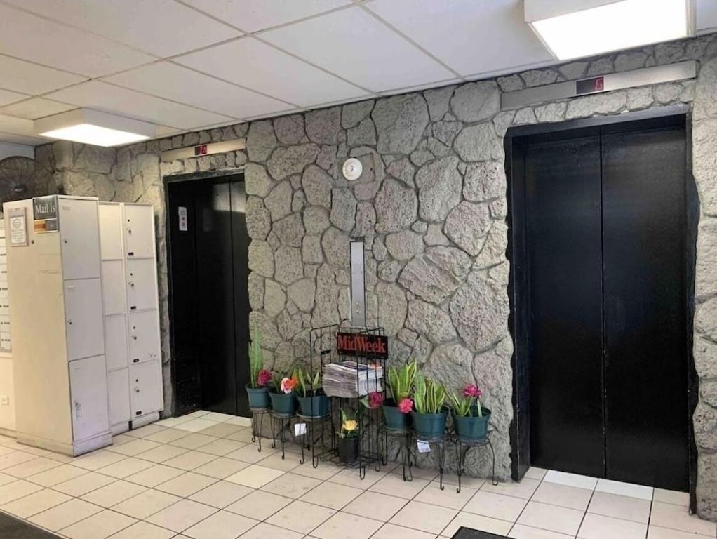 Waikiki Condo 2 Bedrooms 2 Bathrooms With 1 Free Parking Space โฮโนลูลู ภายนอก รูปภาพ