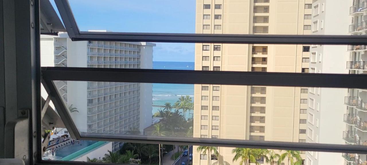 Waikiki Condo 2 Bedrooms 2 Bathrooms With 1 Free Parking Space โฮโนลูลู ภายนอก รูปภาพ