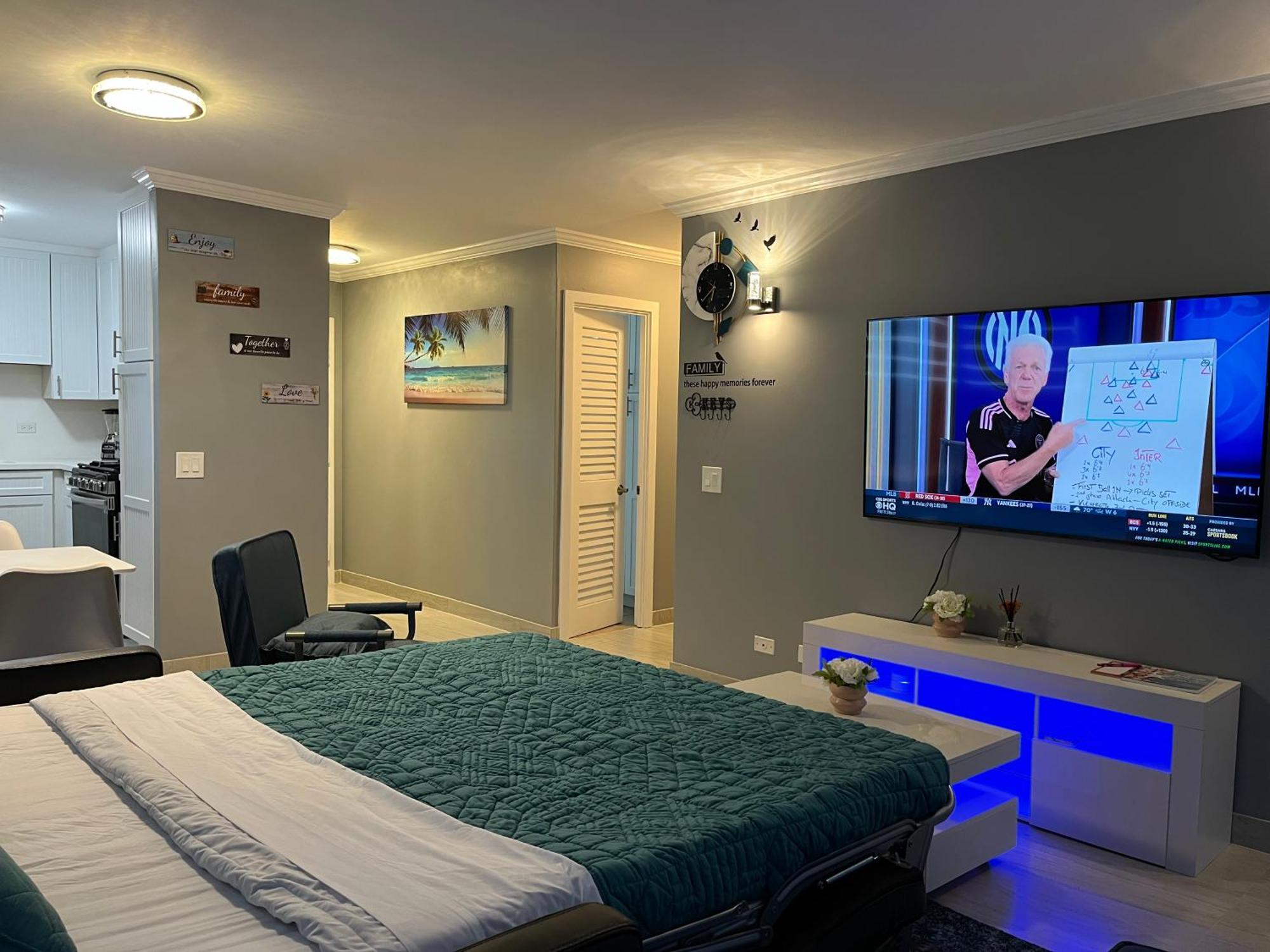 Waikiki Condo 2 Bedrooms 2 Bathrooms With 1 Free Parking Space โฮโนลูลู ภายนอก รูปภาพ